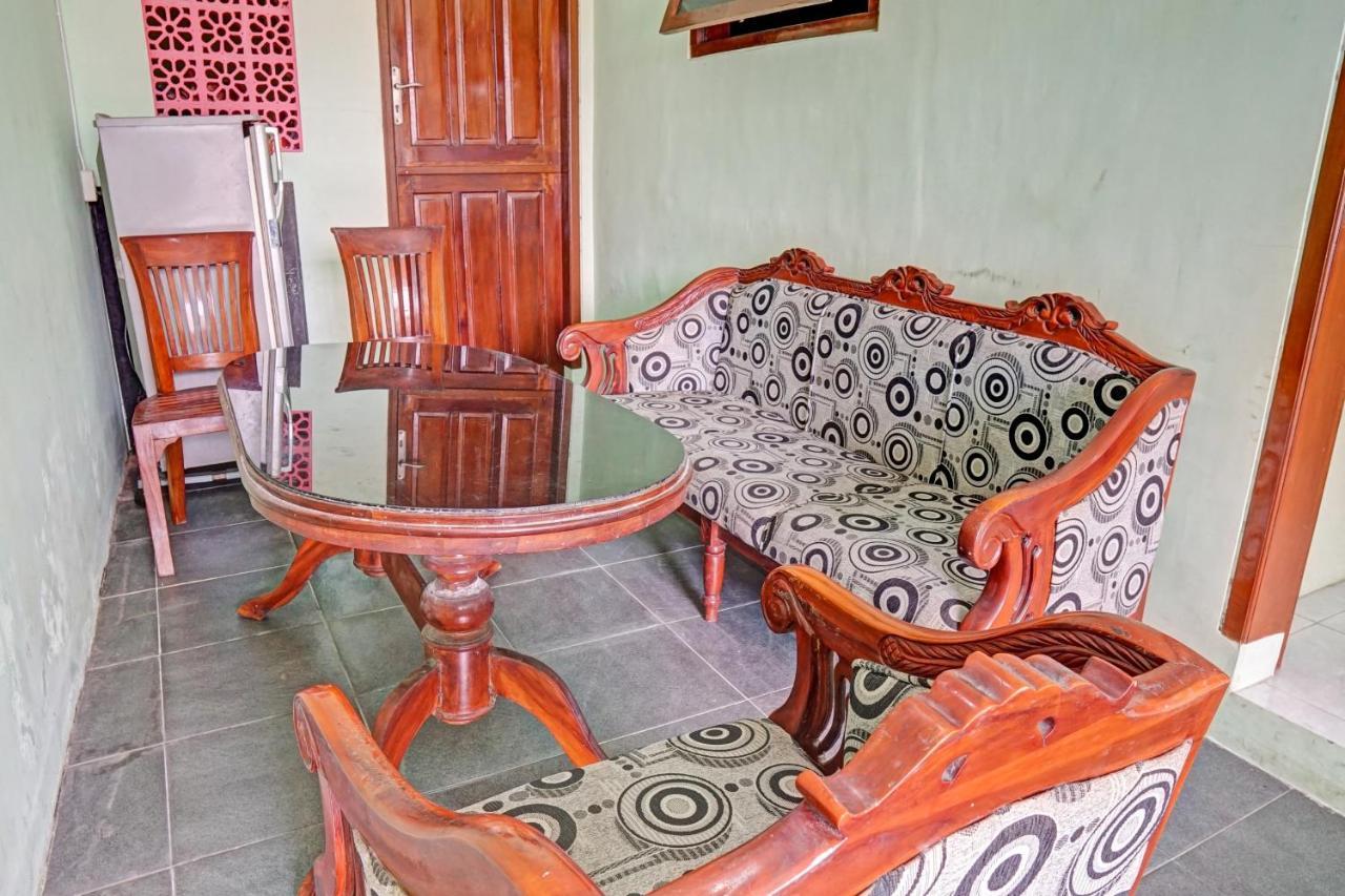 Oyo 90729 Sekar Guest House Jember Exterior photo
