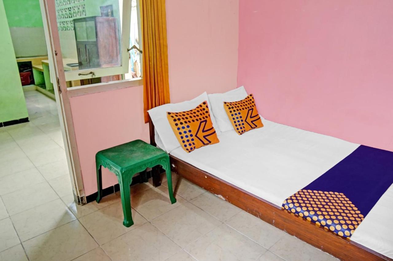 Oyo 90729 Sekar Guest House Jember Exterior photo